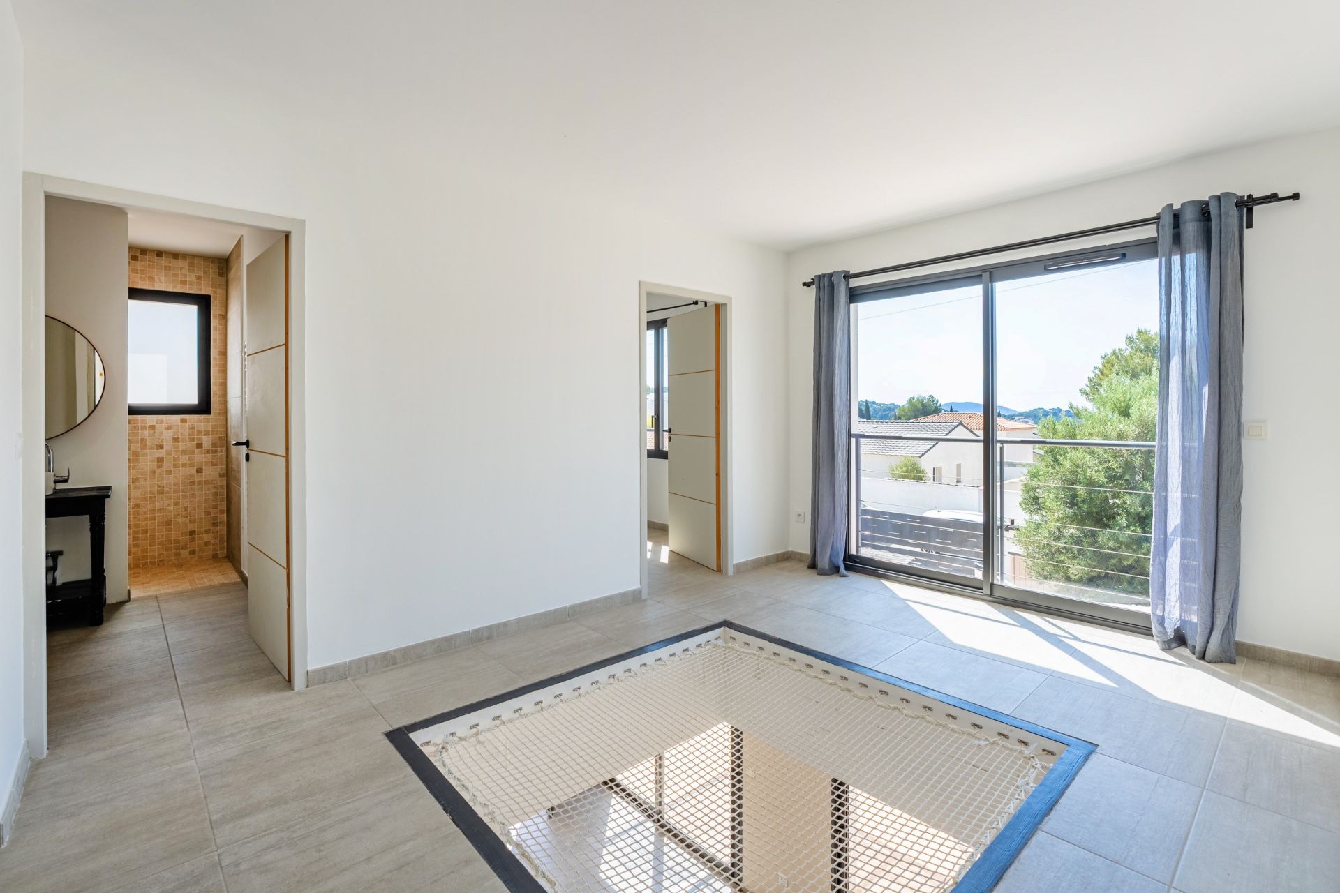 contemporary house 5 Rooms for sale on LA CIOTAT (13600)