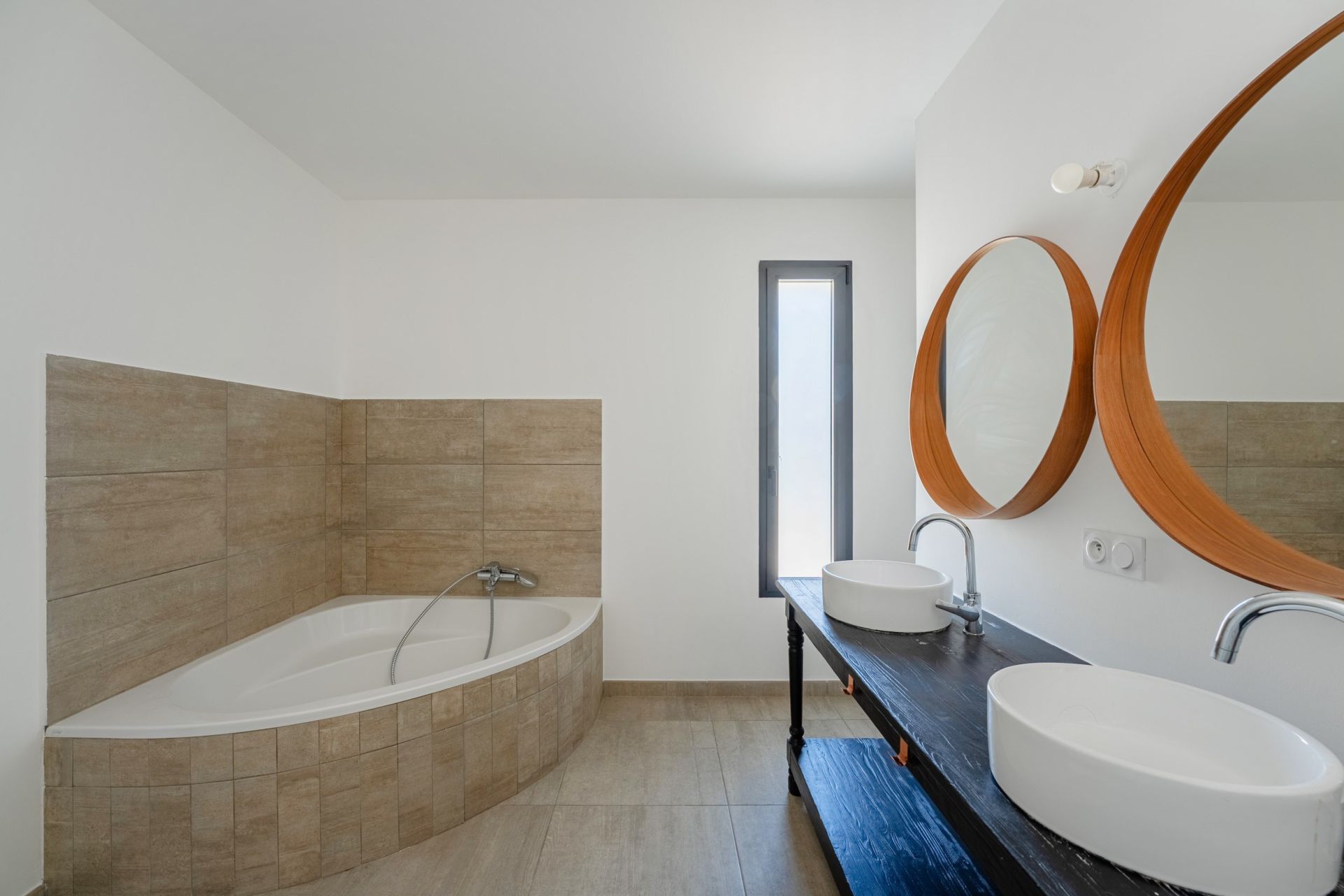 contemporary house 5 Rooms for sale on LA CIOTAT (13600)