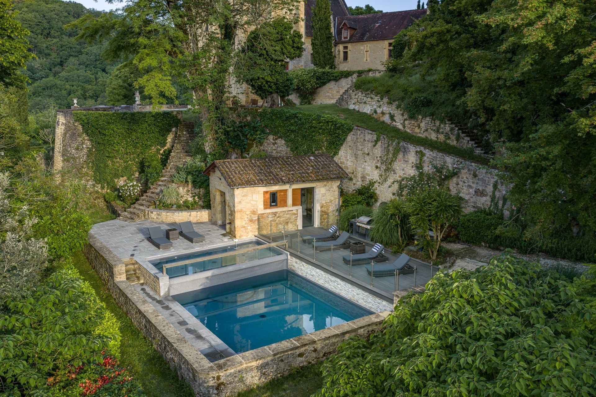 castle 32 Rooms for sale on SARLAT LA CANEDA (24200)