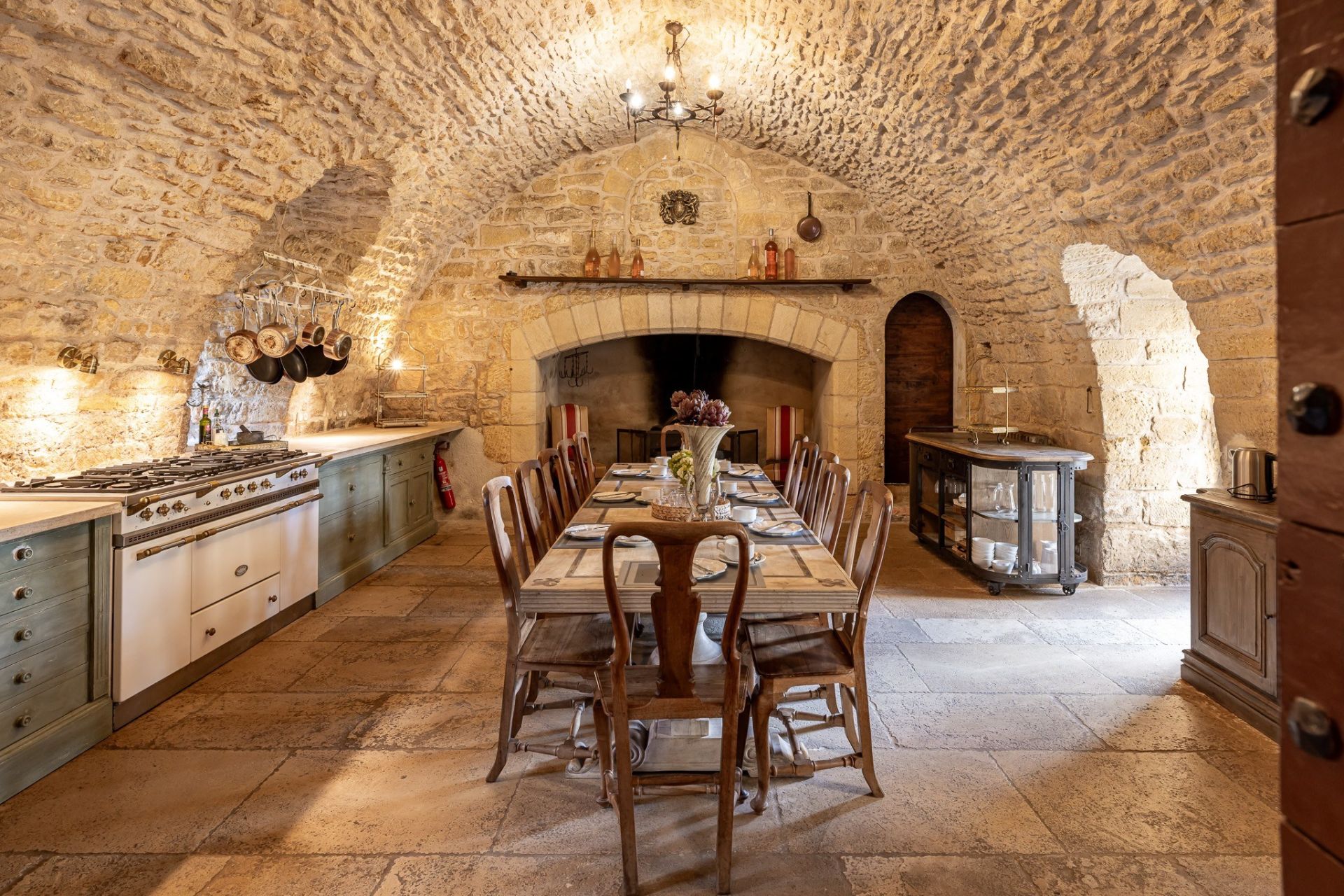castle 32 Rooms for sale on SARLAT LA CANEDA (24200)