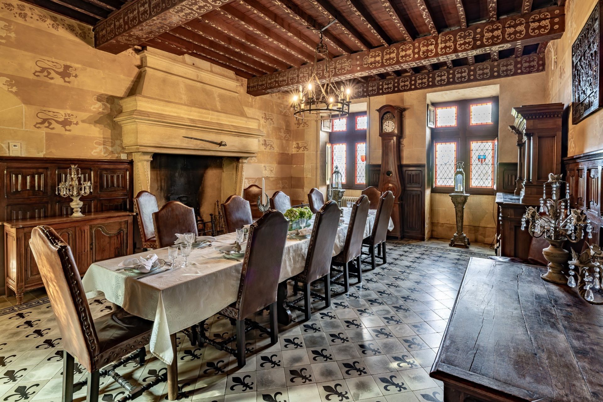 castle 32 Rooms for sale on SARLAT LA CANEDA (24200)