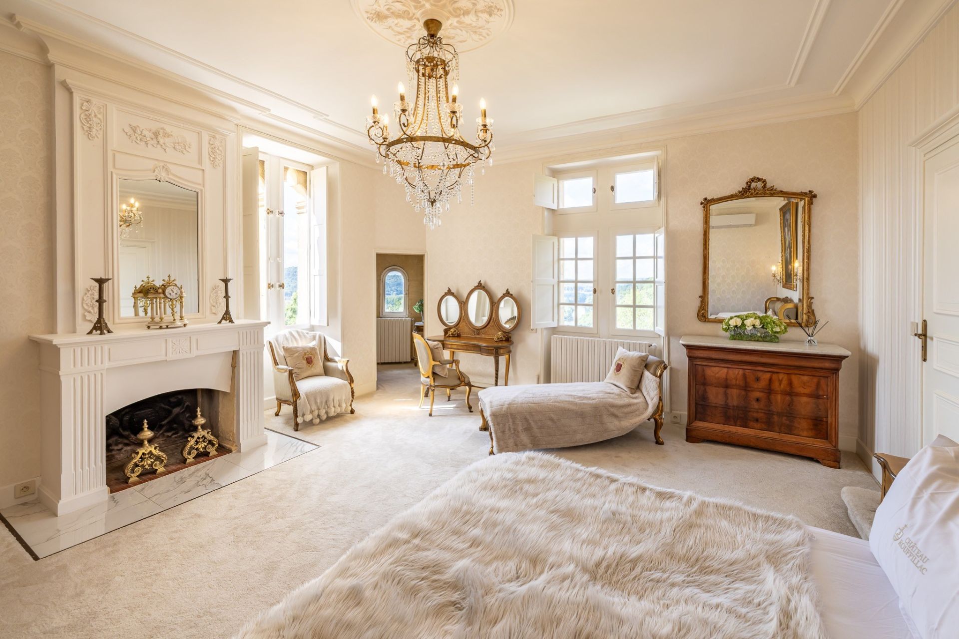 castle 32 Rooms for sale on SARLAT LA CANEDA (24200)
