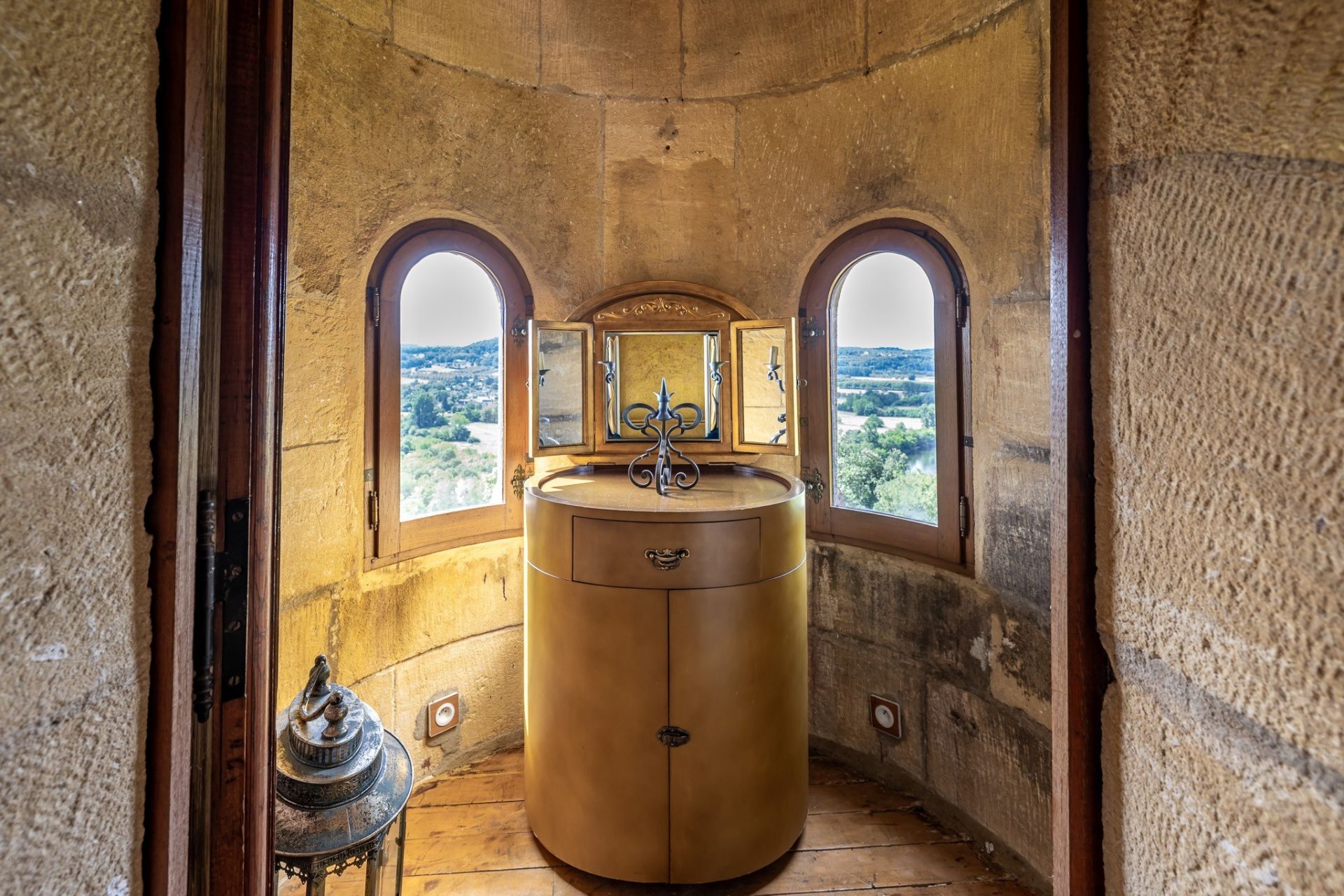 castle 32 Rooms for sale on SARLAT LA CANEDA (24200)