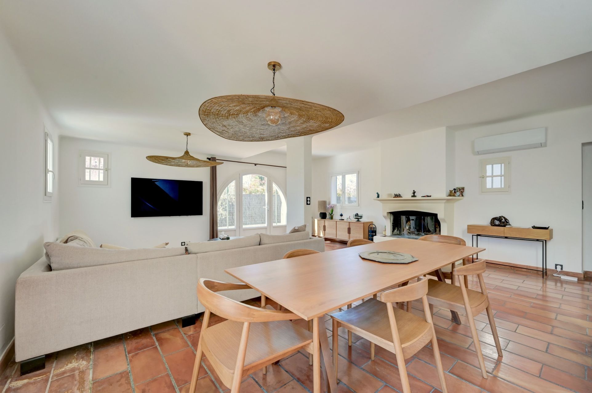 luxury house 8 Rooms for sale on AIX EN PROVENCE (13100)