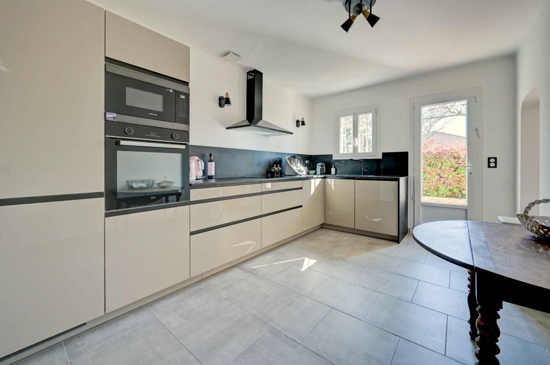 luxury house 8 Rooms for sale on AIX EN PROVENCE (13100)