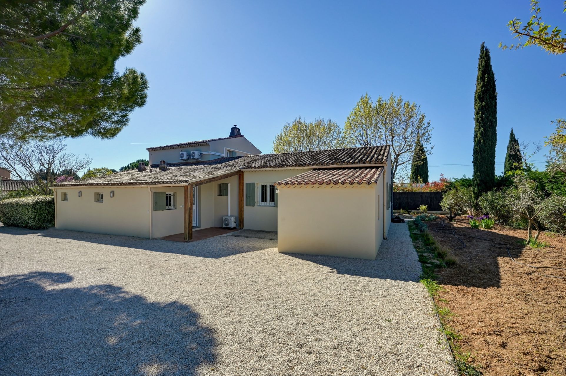 luxury house 8 Rooms for sale on AIX EN PROVENCE (13100)