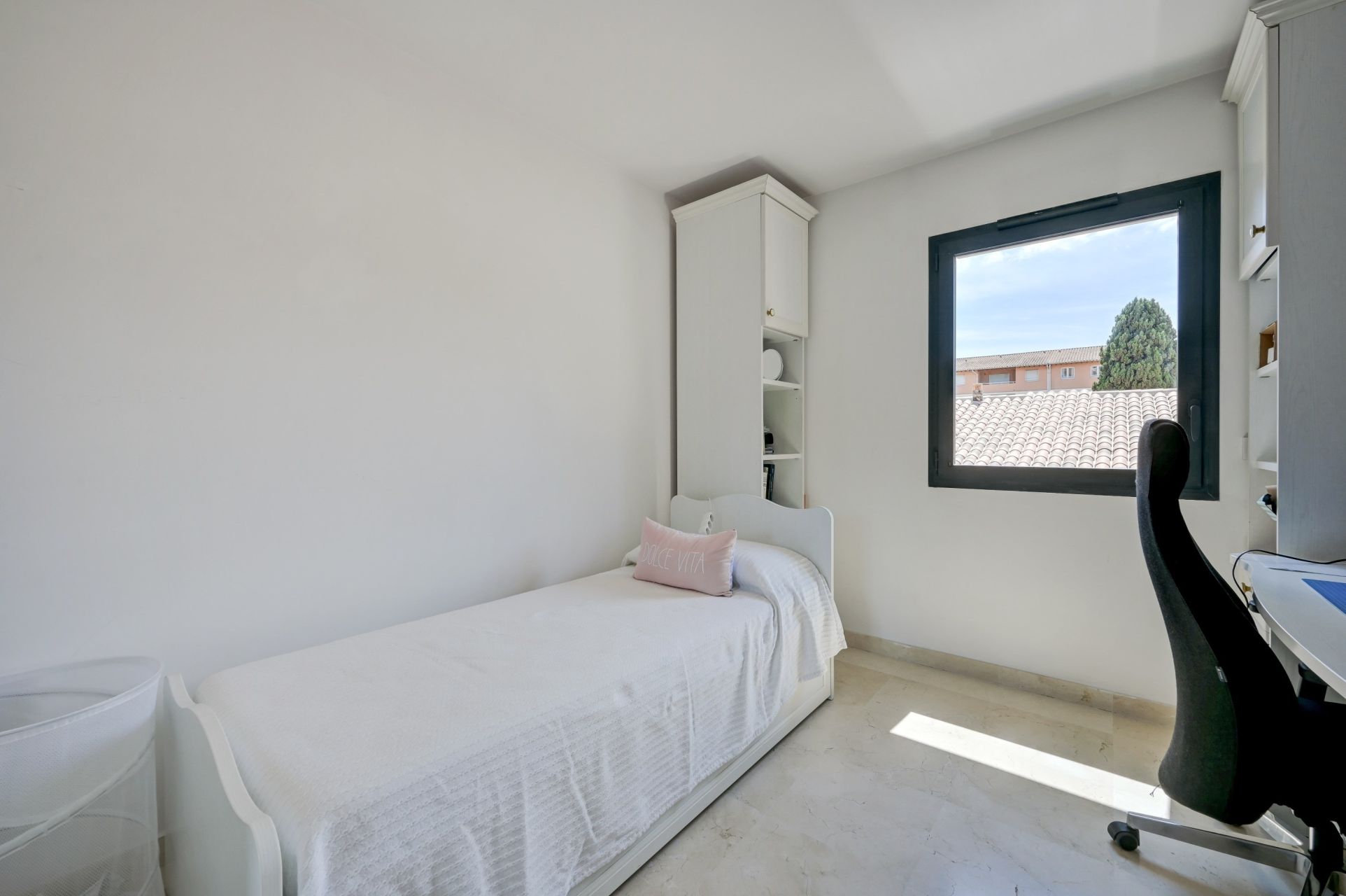 luxury apartment 4 Rooms for sale on AIX EN PROVENCE (13100)