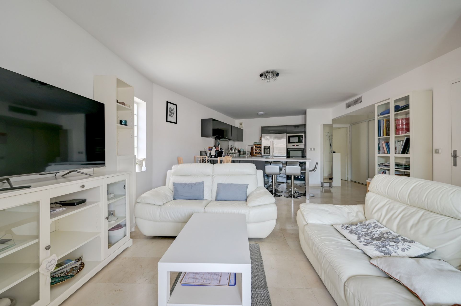 luxury apartment 4 Rooms for sale on AIX EN PROVENCE (13100)