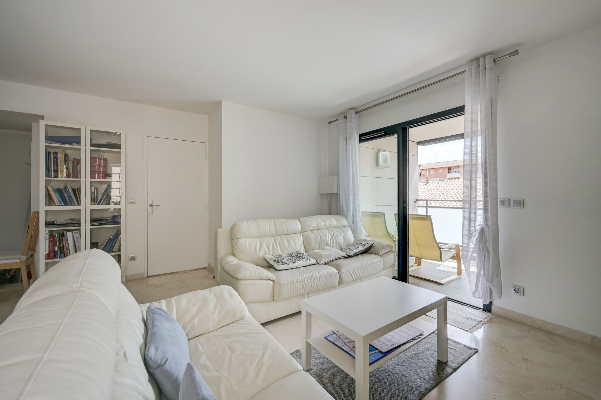 luxury apartment 4 Rooms for sale on AIX EN PROVENCE (13100)