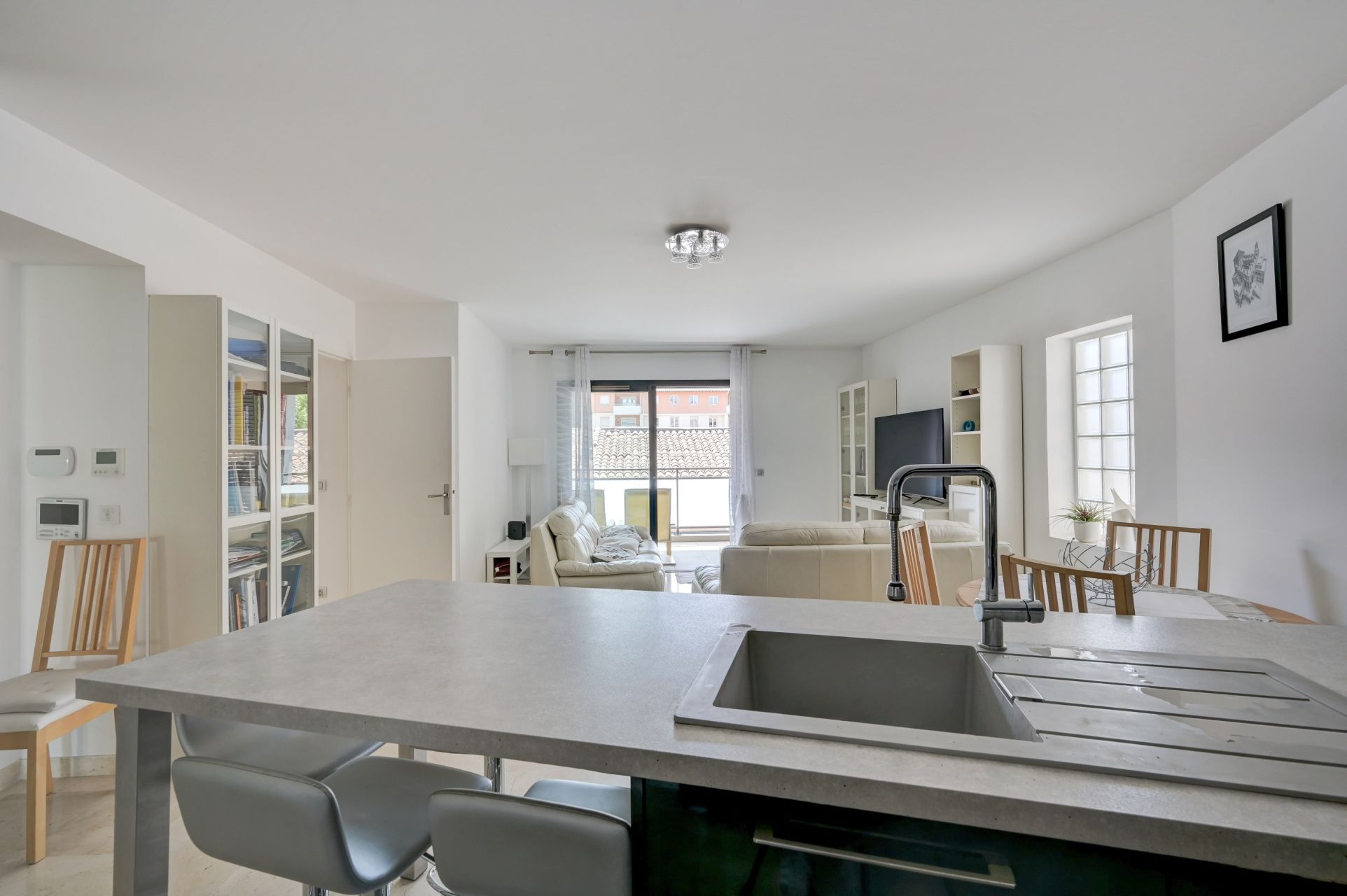 luxury apartment 4 Rooms for sale on AIX EN PROVENCE (13100)