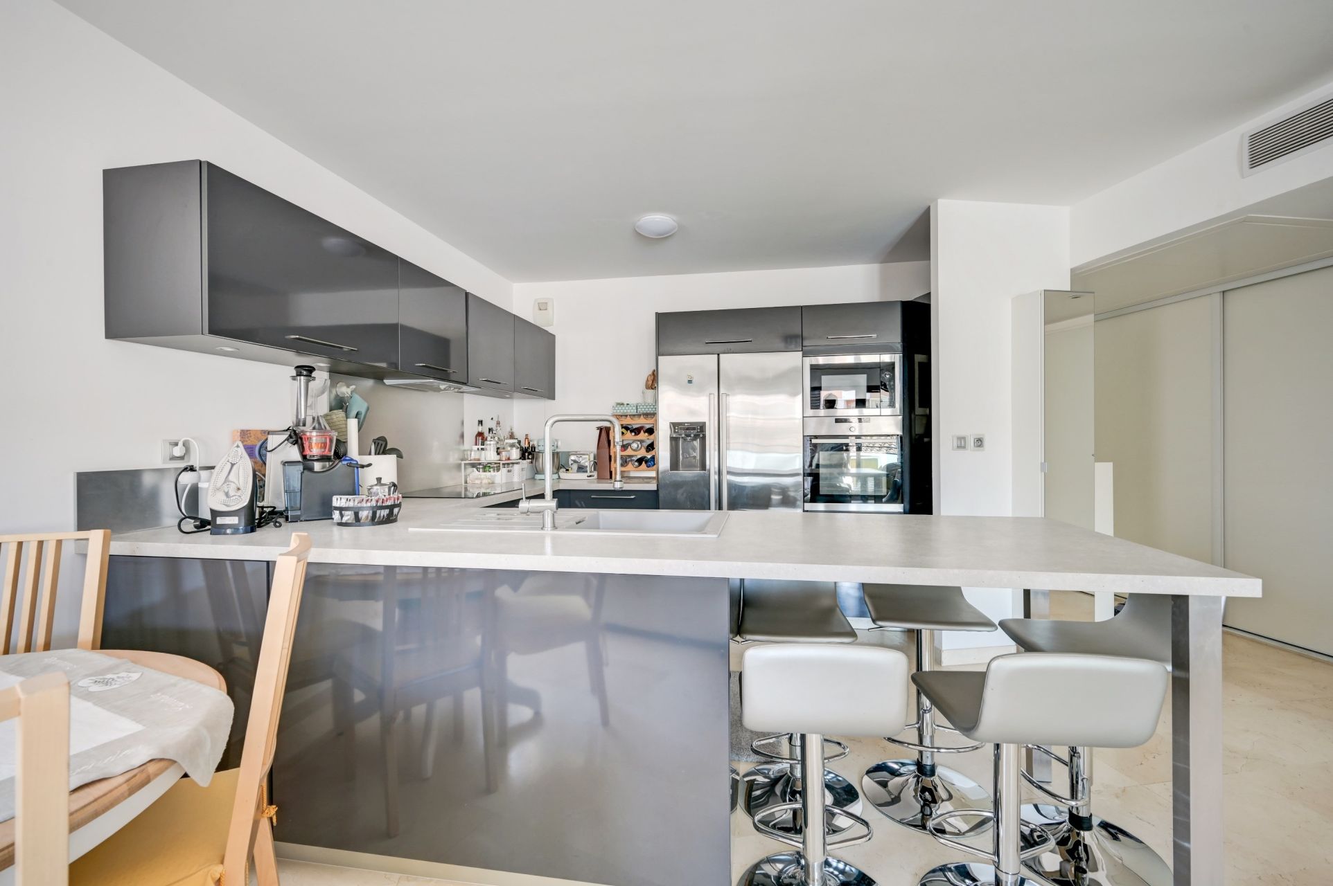 luxury apartment 4 Rooms for sale on AIX EN PROVENCE (13100)