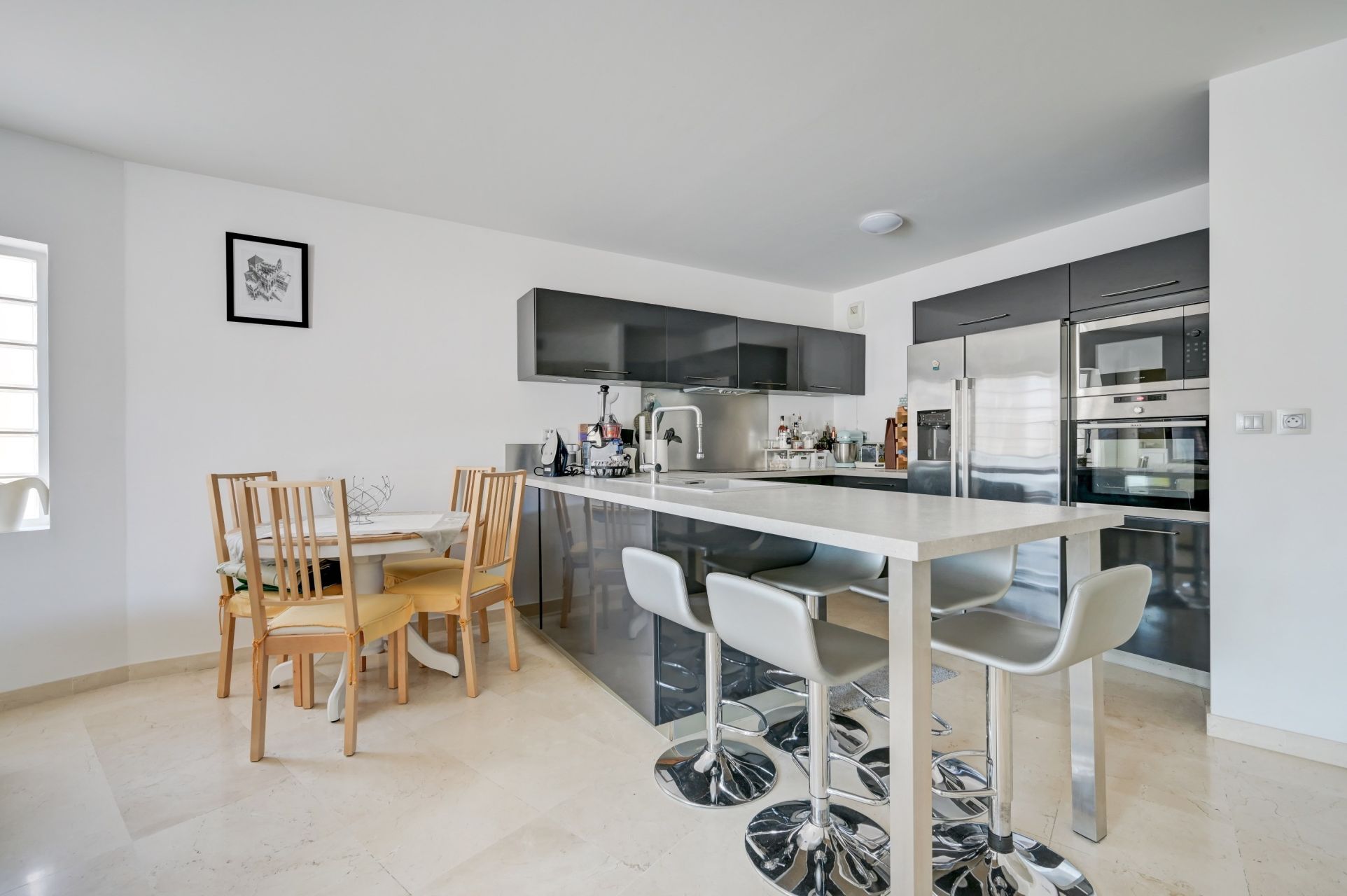 luxury apartment 4 Rooms for sale on AIX EN PROVENCE (13100)
