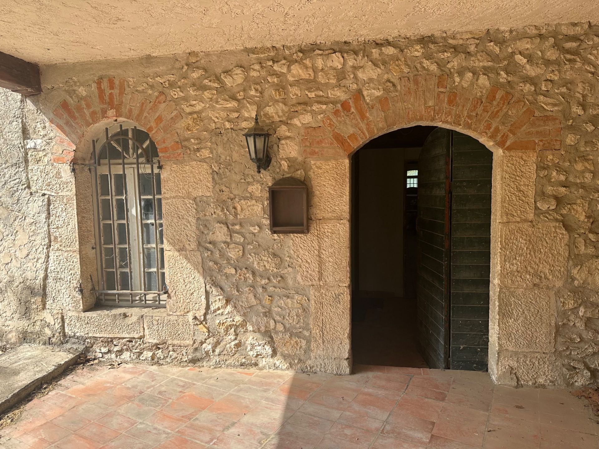 bâtisse de luxe à rénover 15 Pièces en vente sur VENTABREN (13122)