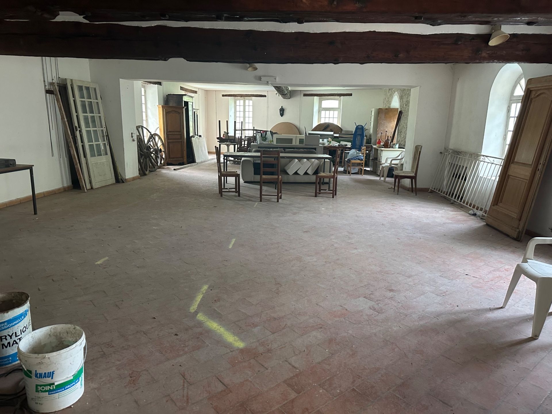 bâtisse de luxe à rénover 15 Pièces en vente sur VENTABREN (13122)