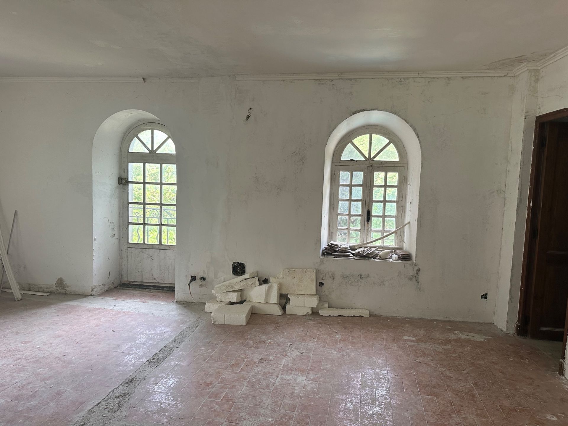 bâtisse de luxe à rénover 15 Pièces en vente sur VENTABREN (13122)