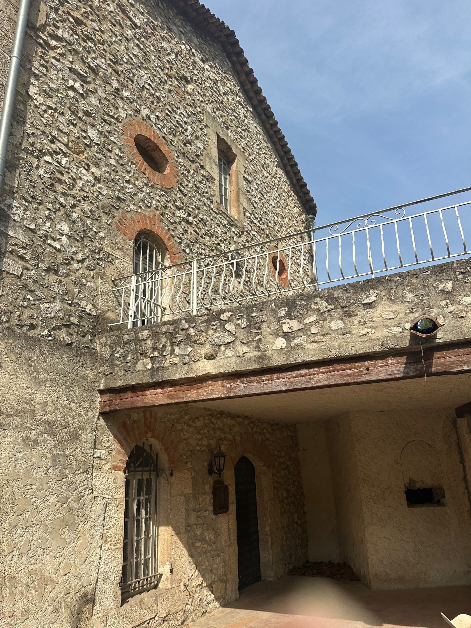 bâtisse de luxe à rénover 15 Pièces en vente sur VENTABREN (13122)
