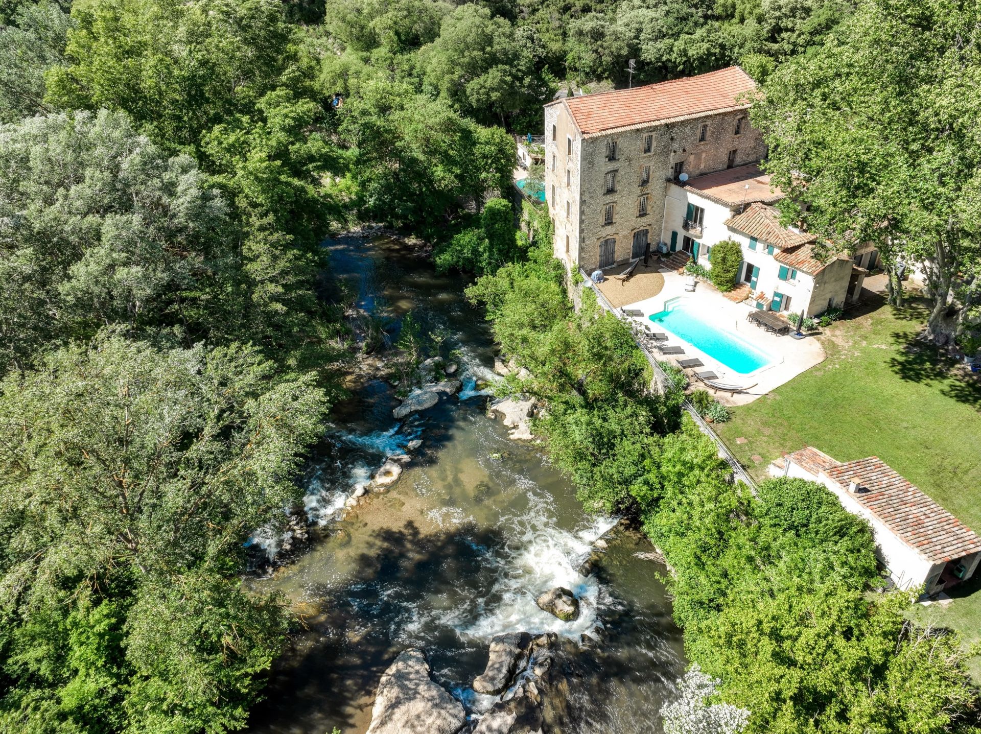 bâtisse de luxe à rénover 15 Pièces en vente sur VENTABREN (13122)