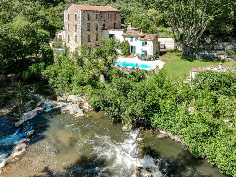 bâtisse de luxe à rénover 15 Pièces en vente sur VENTABREN (13122)