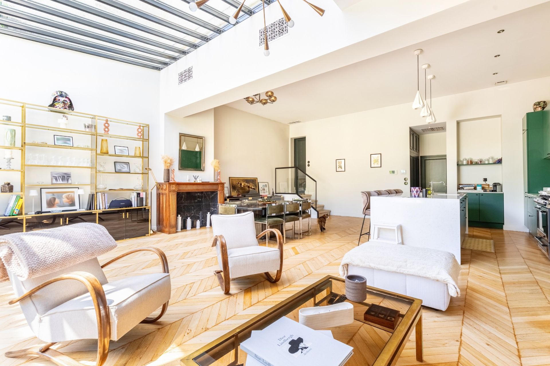 luxury house 6 Rooms for sale on BORDEAUX (33000)