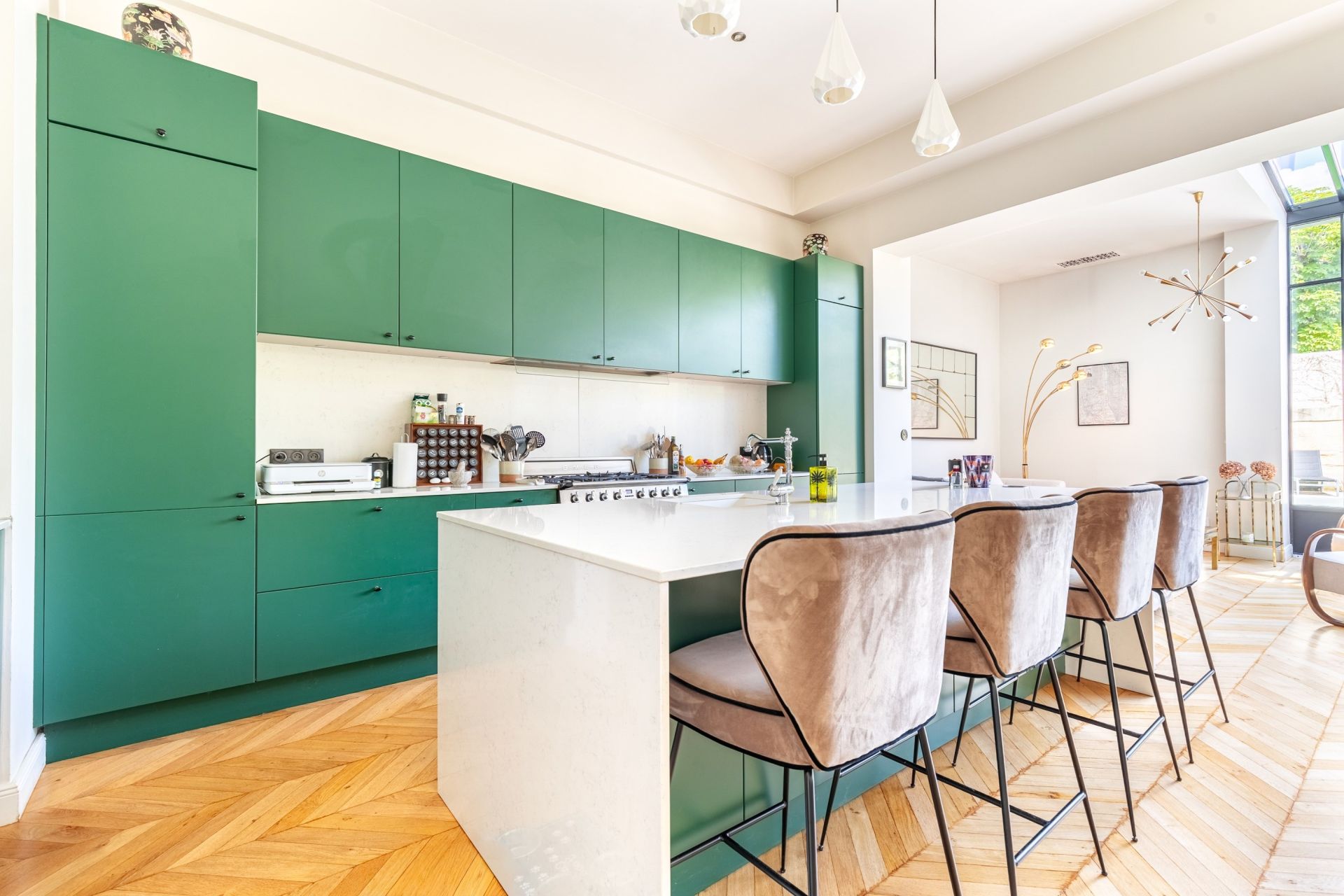 luxury house 6 Rooms for sale on BORDEAUX (33000)