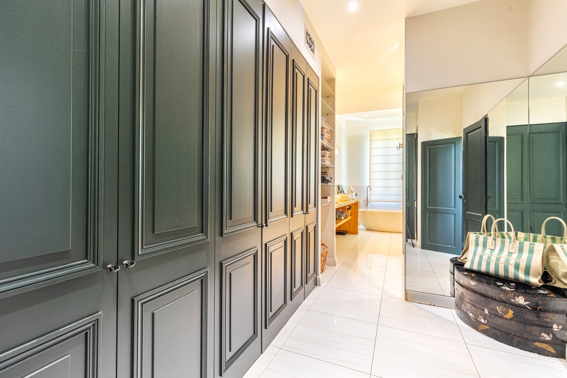 luxury house 6 Rooms for sale on BORDEAUX (33000)