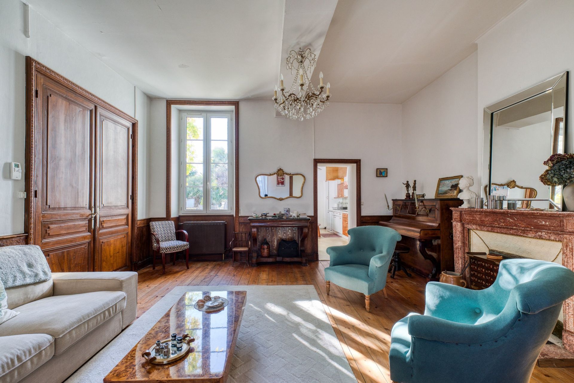 luxury house 8 Rooms for sale on MARENNES (17320)