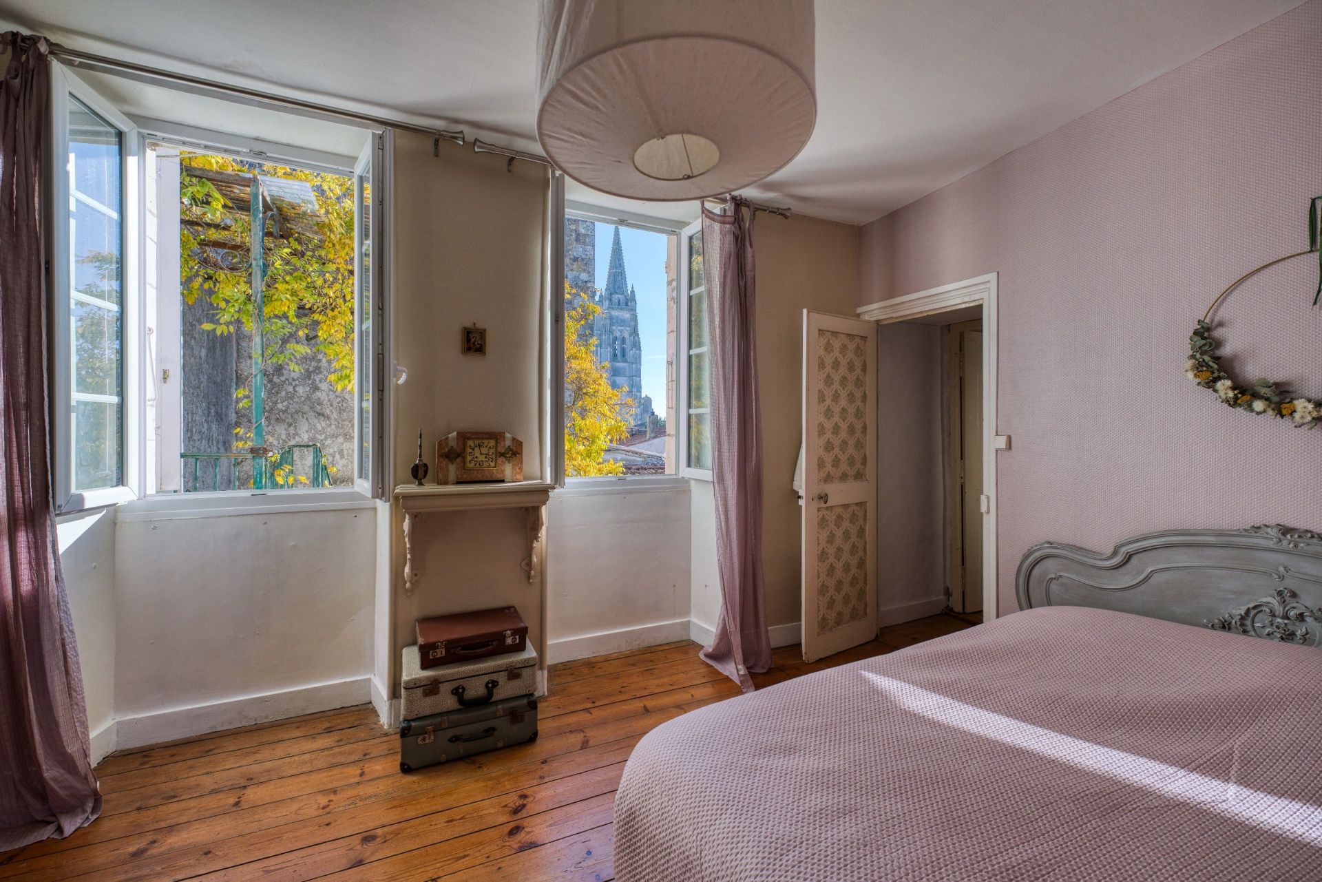 luxury house 8 Rooms for sale on MARENNES (17320)