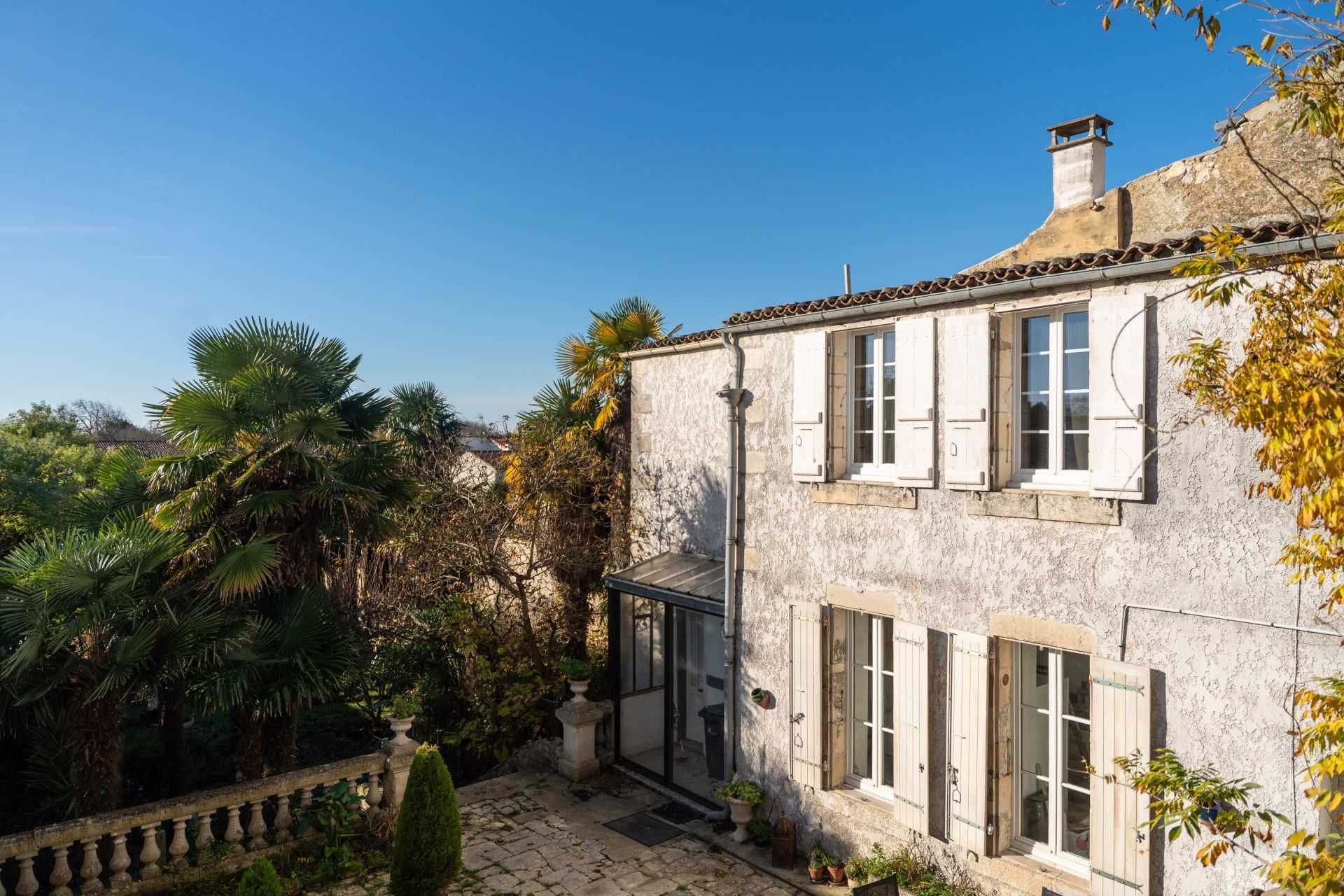 luxury house 8 Rooms for sale on MARENNES (17320)