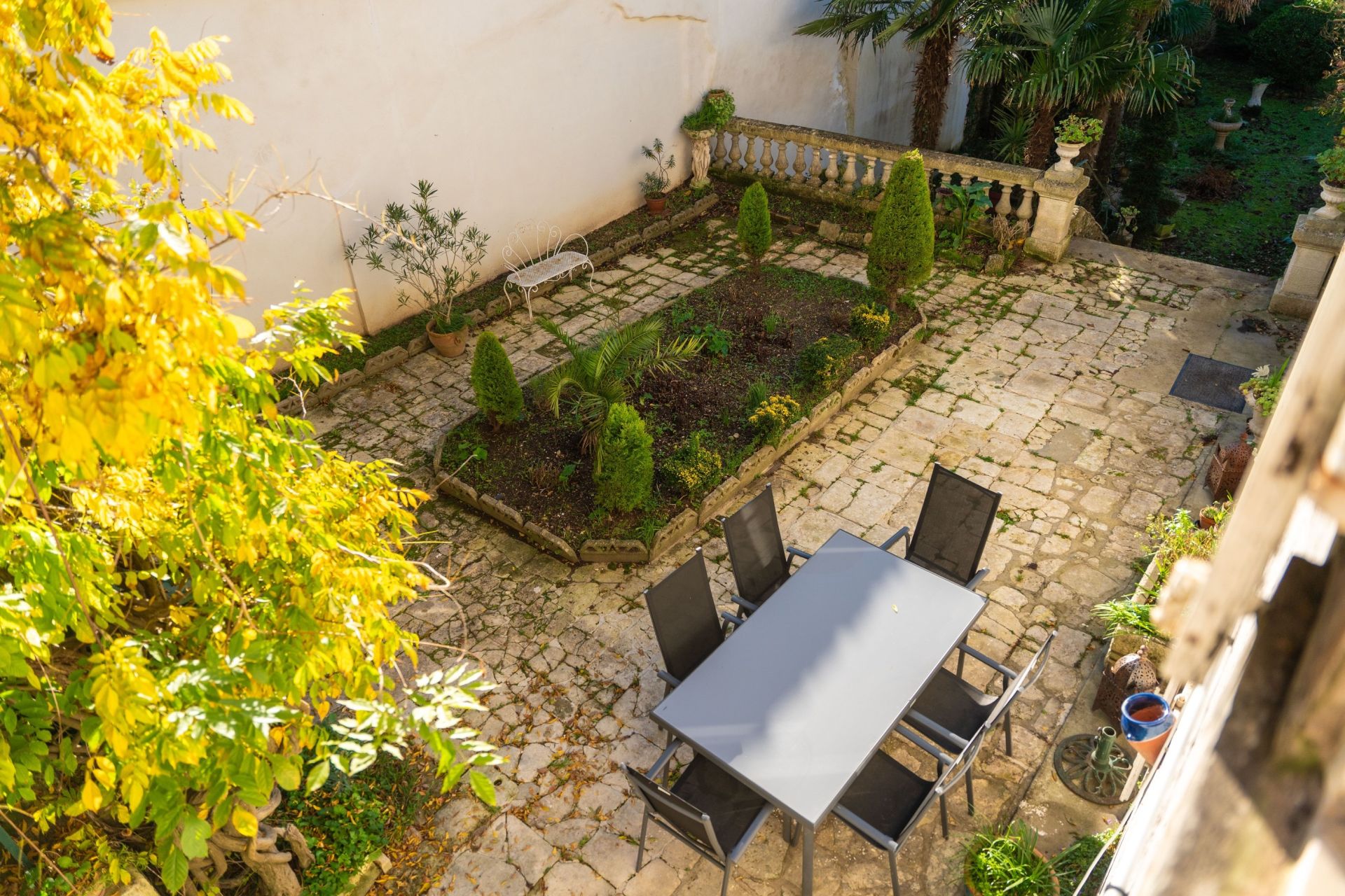 luxury house 8 Rooms for sale on MARENNES (17320)