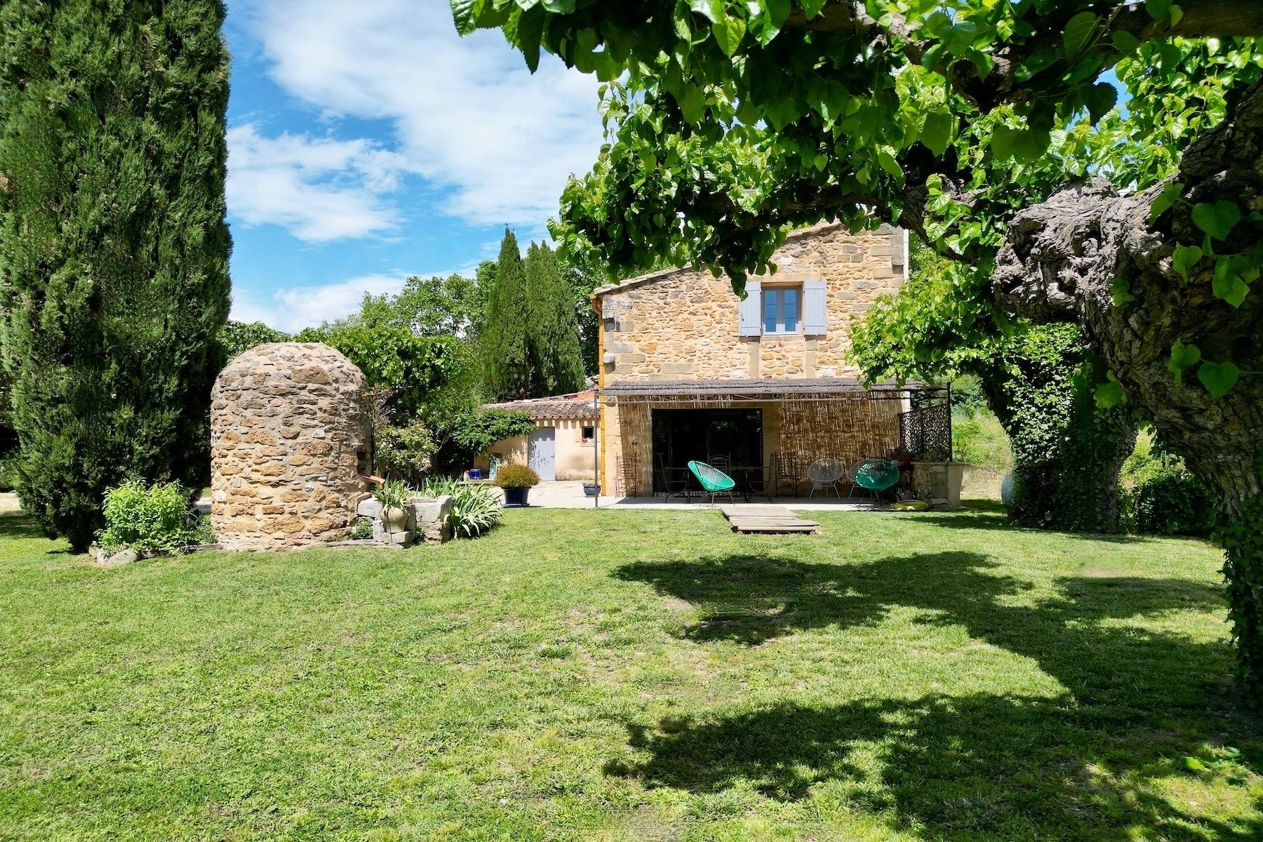 luxury house 5 Rooms for sale on UZES (30700)