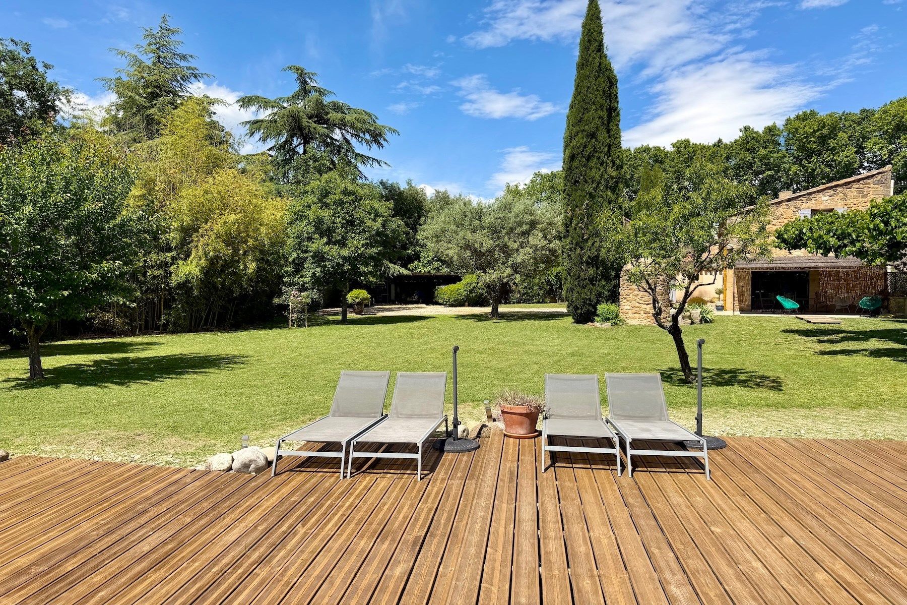 luxury house 5 Rooms for sale on UZES (30700)