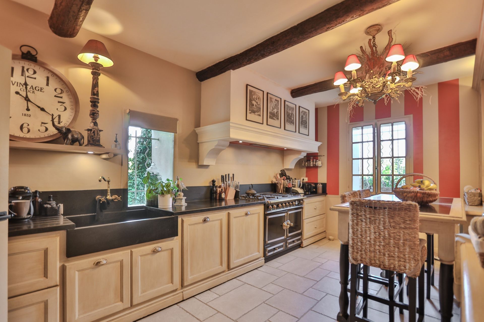 maison de luxe 10 Pièces en vente sur LE THOR (84250)