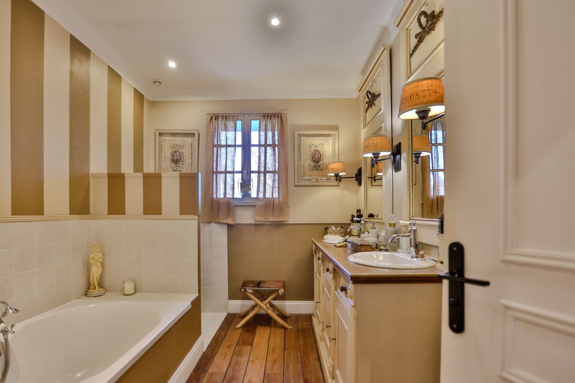 maison de luxe 10 Pièces en vente sur LE THOR (84250)