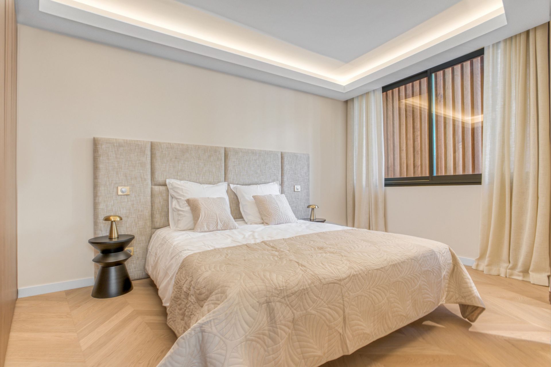 contemporary house 6 Rooms for sale on NICE (06000)