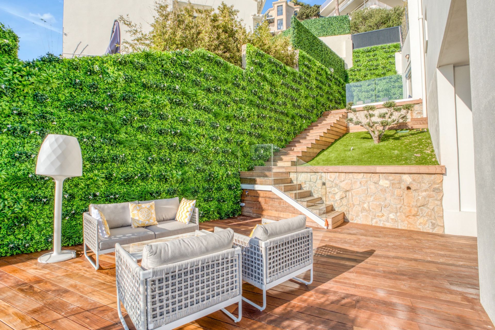 contemporary house 6 Rooms for sale on NICE (06000)
