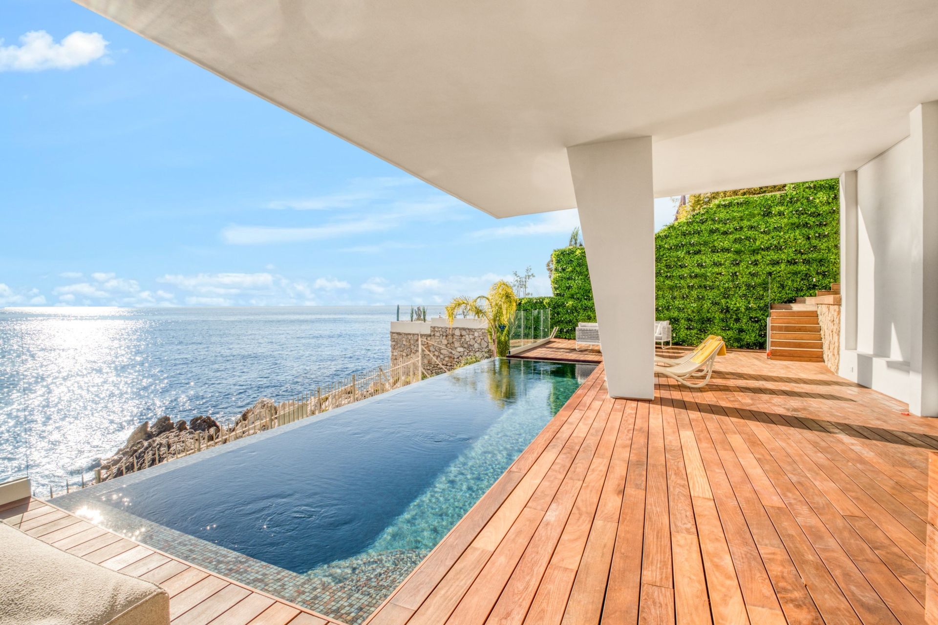 contemporary house 6 Rooms for sale on NICE (06000)