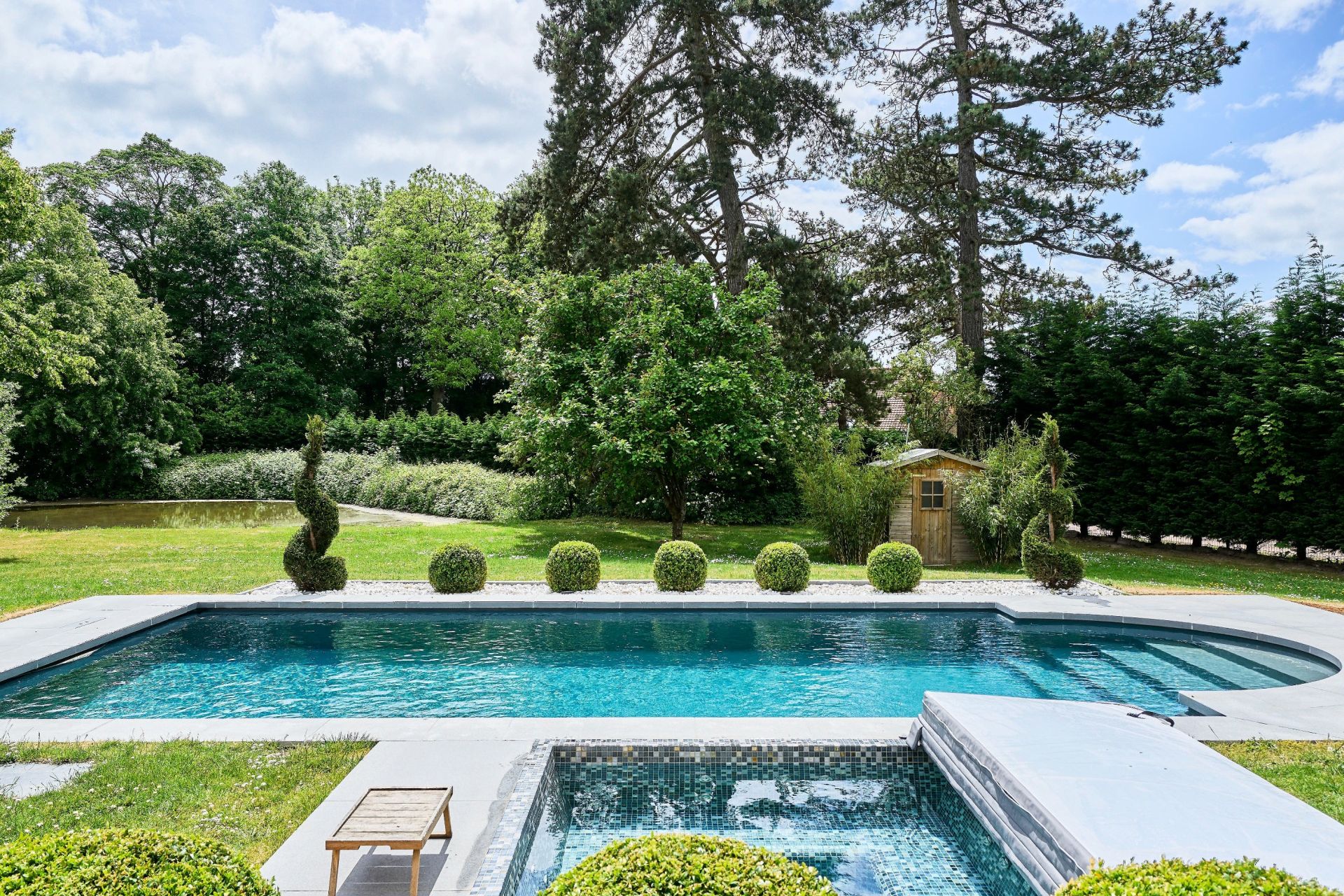 luxury house 8 Rooms for sale on MOUVAUX (59420)