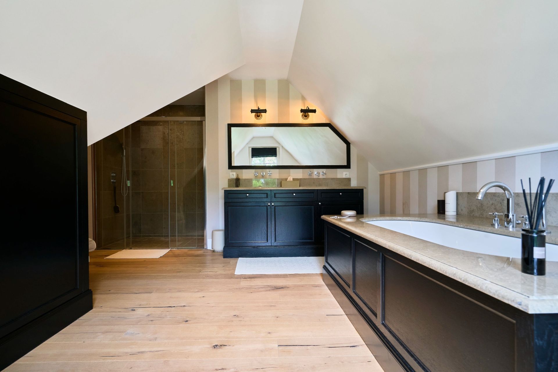 luxury house 8 Rooms for sale on MOUVAUX (59420)