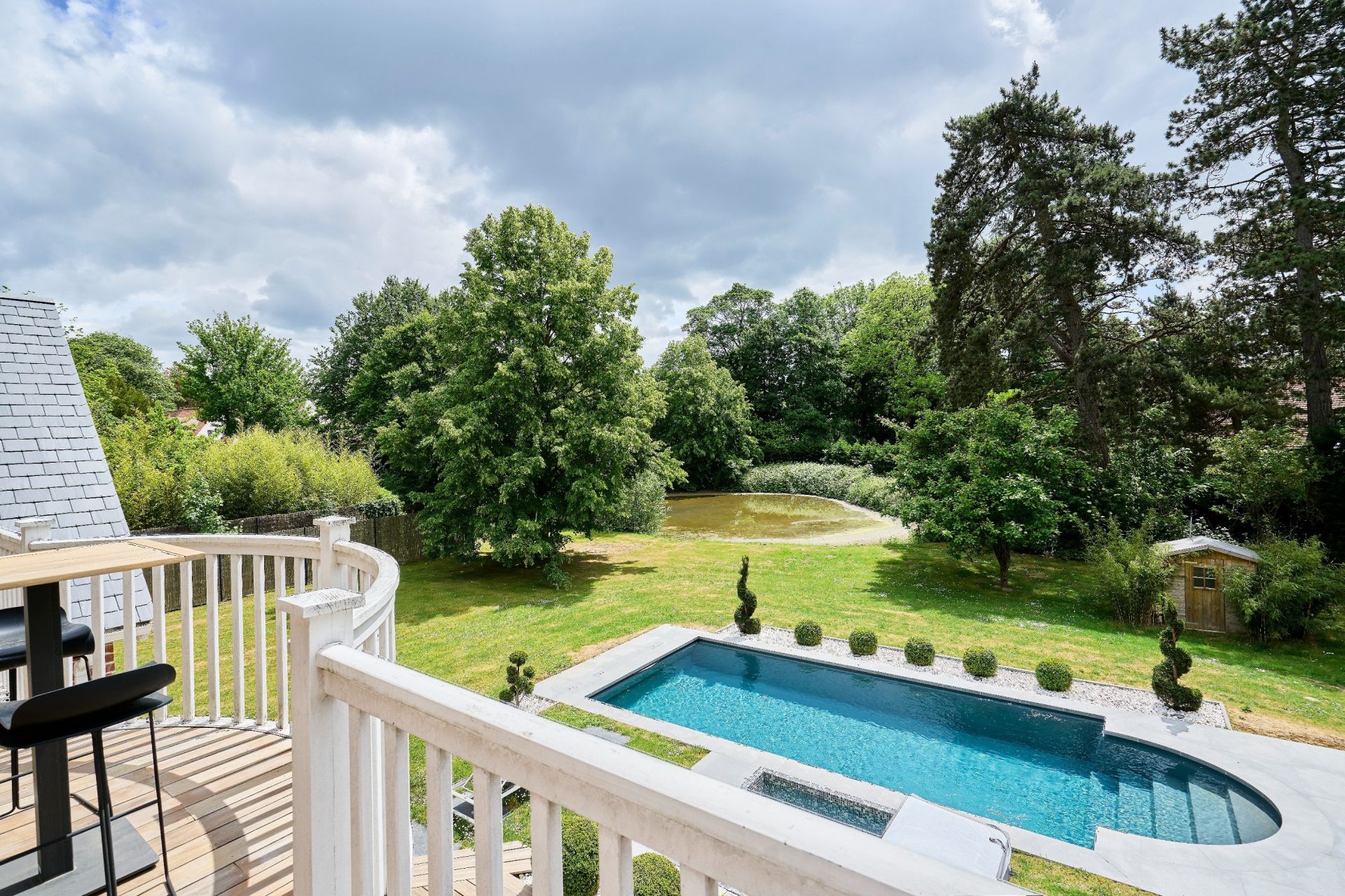 luxury house 8 Rooms for sale on MOUVAUX (59420)