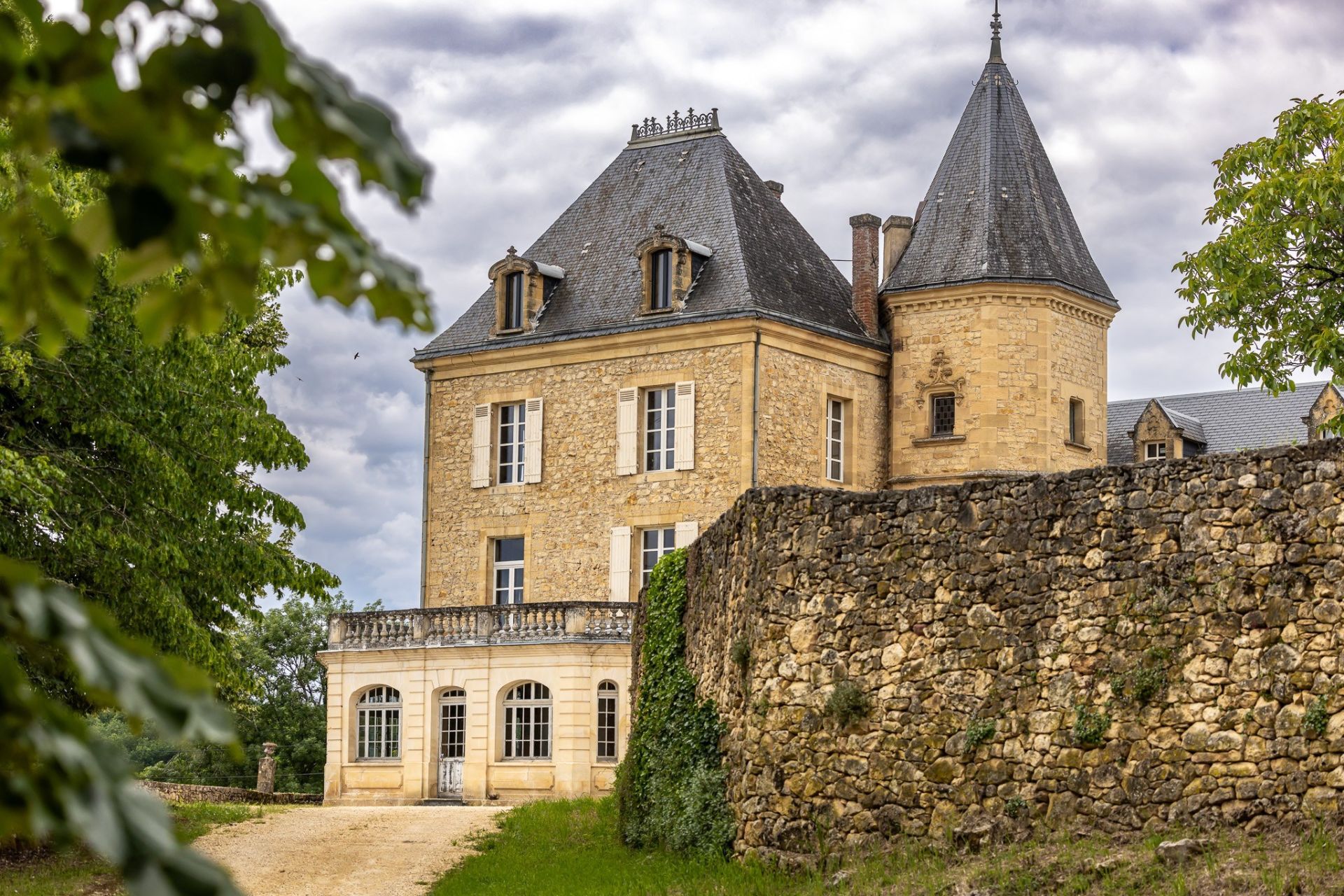 castle 20 Rooms for sale on SARLAT LA CANEDA (24200)