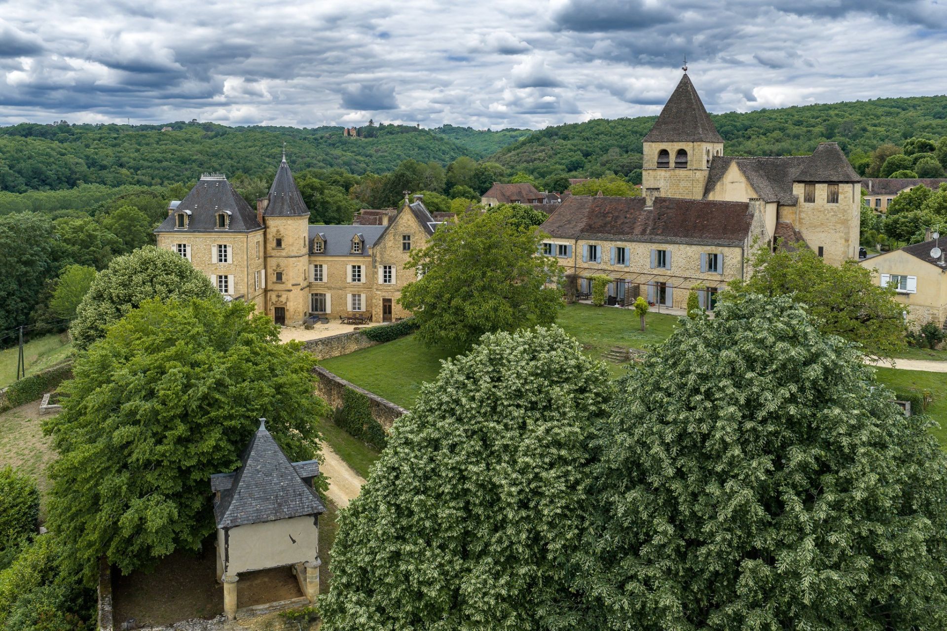 castle 20 Rooms for sale on SARLAT LA CANEDA (24200)
