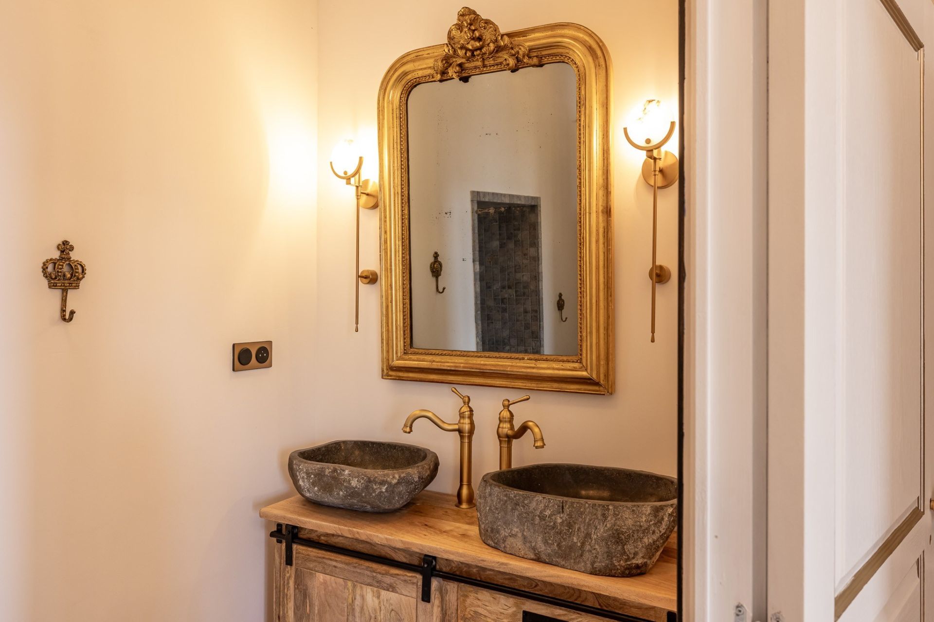 castle 20 Rooms for sale on SARLAT LA CANEDA (24200)