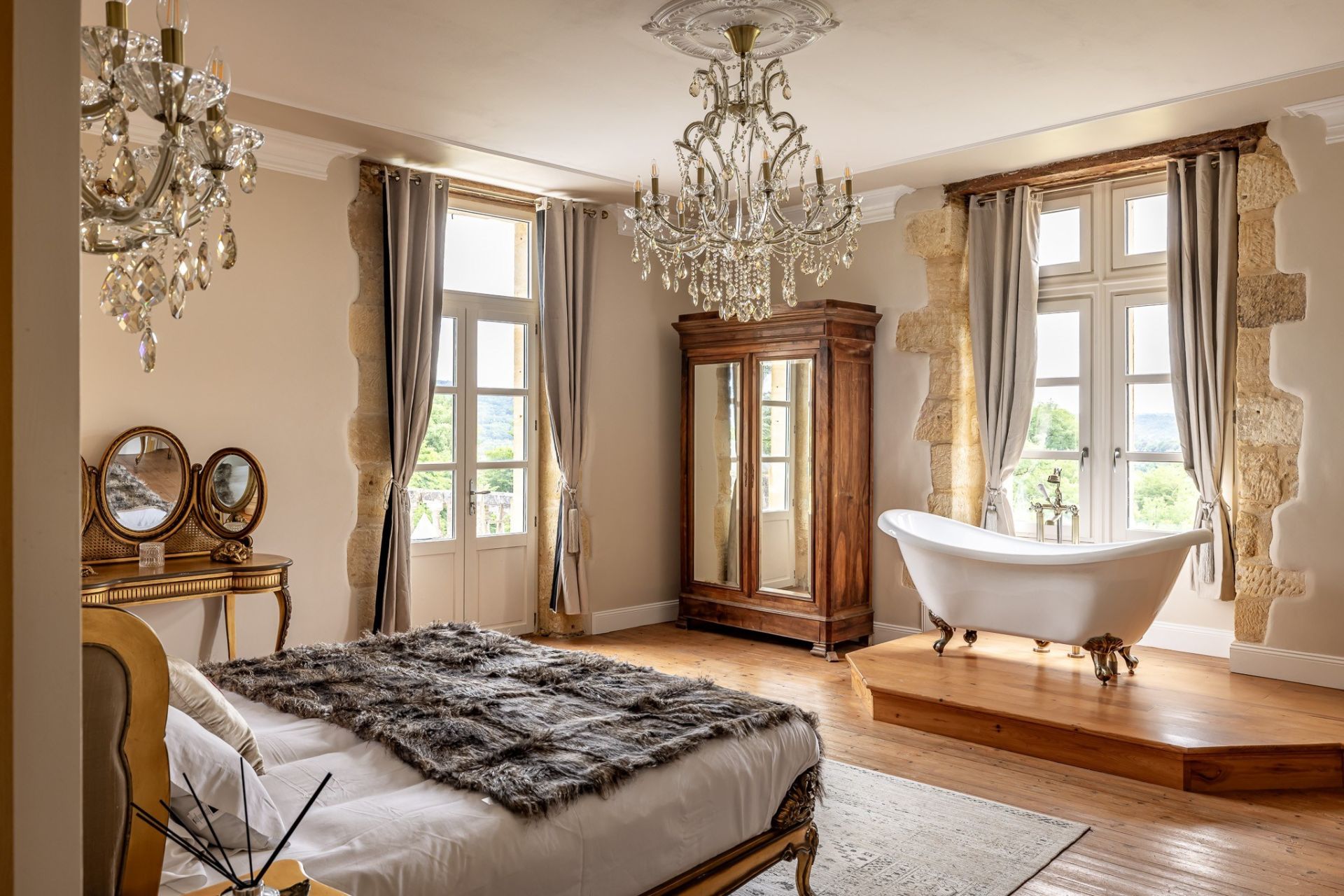 castle 20 Rooms for sale on SARLAT LA CANEDA (24200)