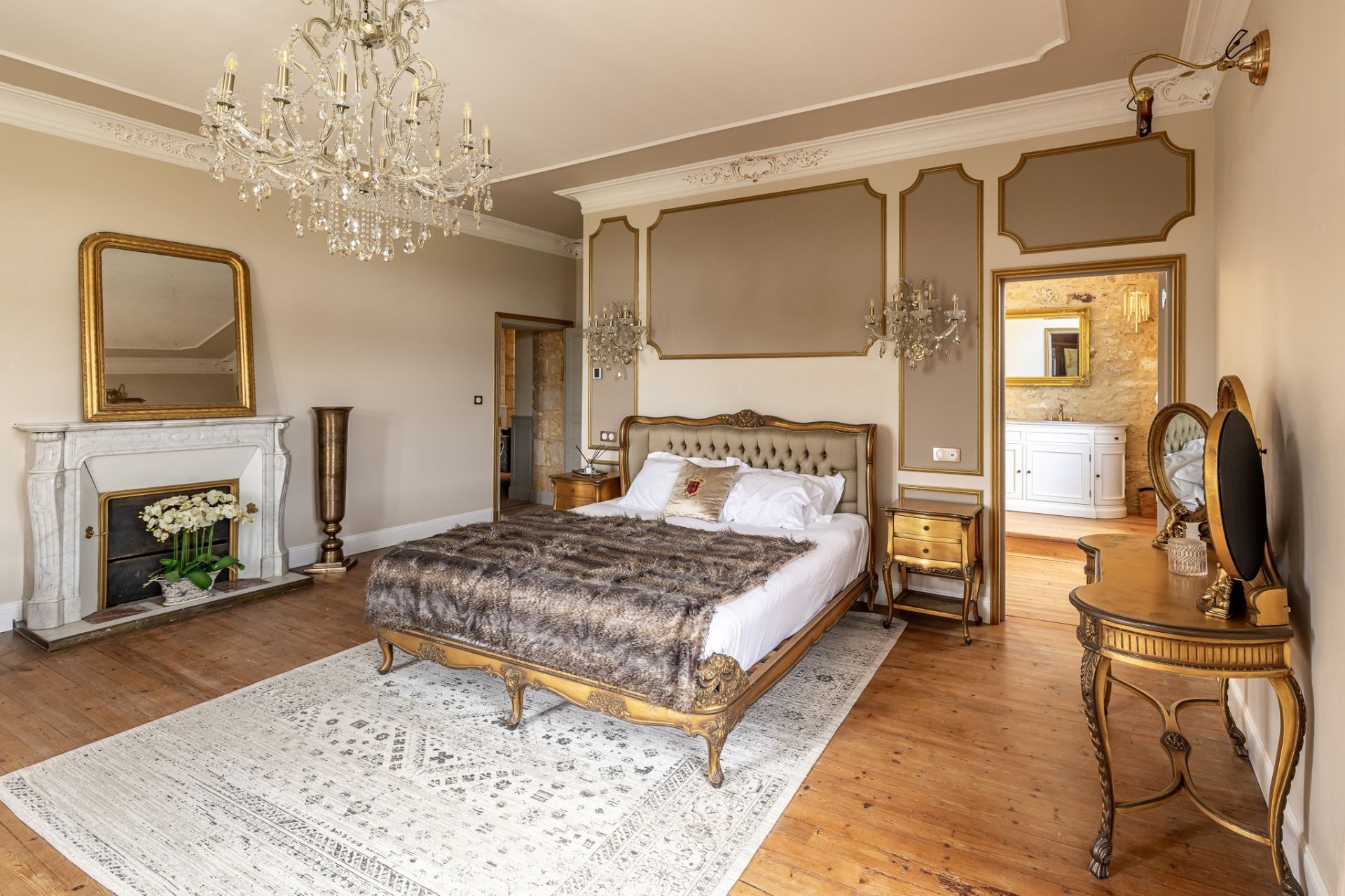 castle 20 Rooms for sale on SARLAT LA CANEDA (24200)