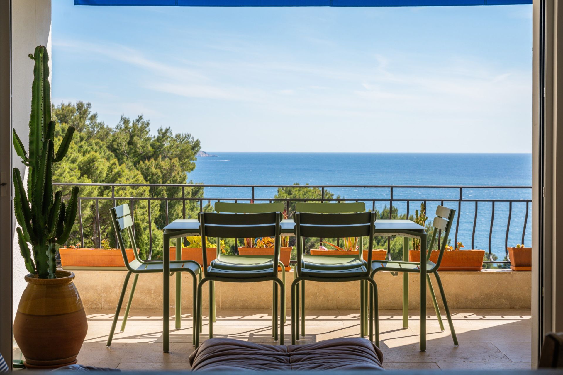 luxury apartment 4 Rooms for sale on MARSEILLE (13007)