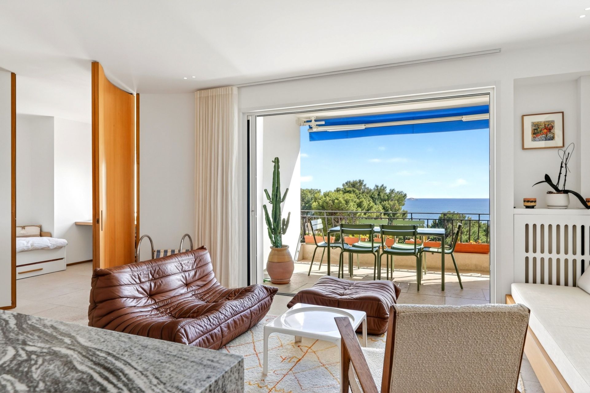 luxury apartment 4 Rooms for sale on MARSEILLE (13007)