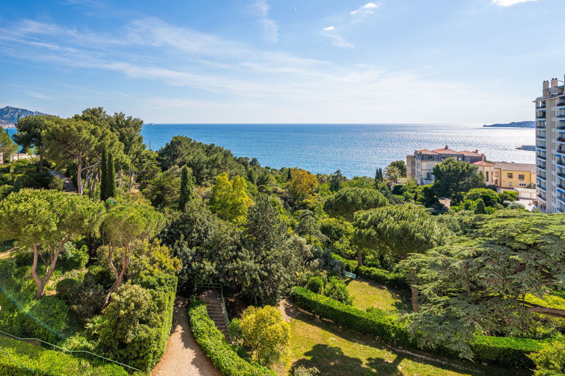 luxury apartment 4 Rooms for sale on MARSEILLE (13007)