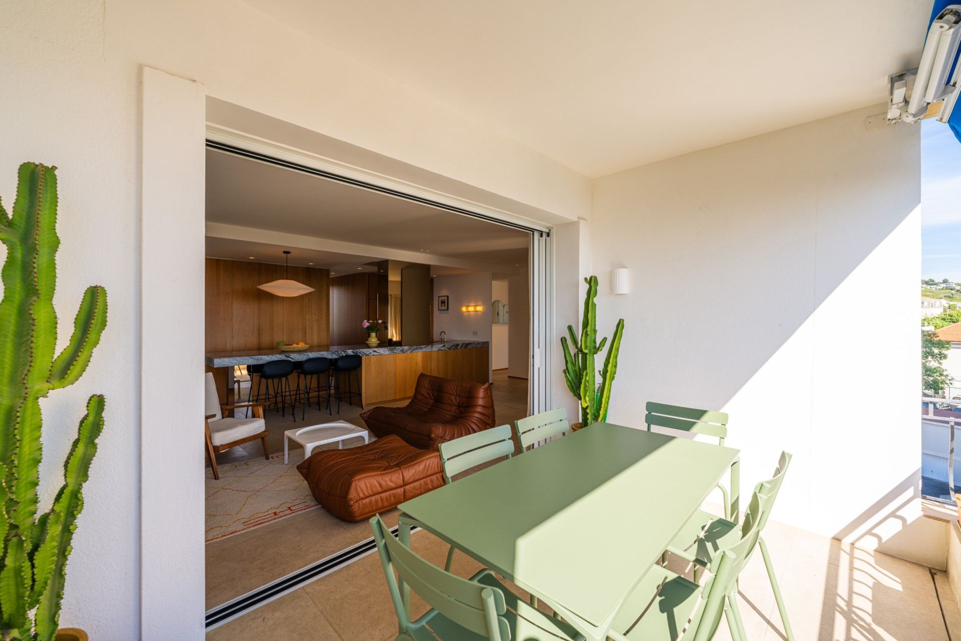 luxury apartment 4 Rooms for sale on MARSEILLE (13007)