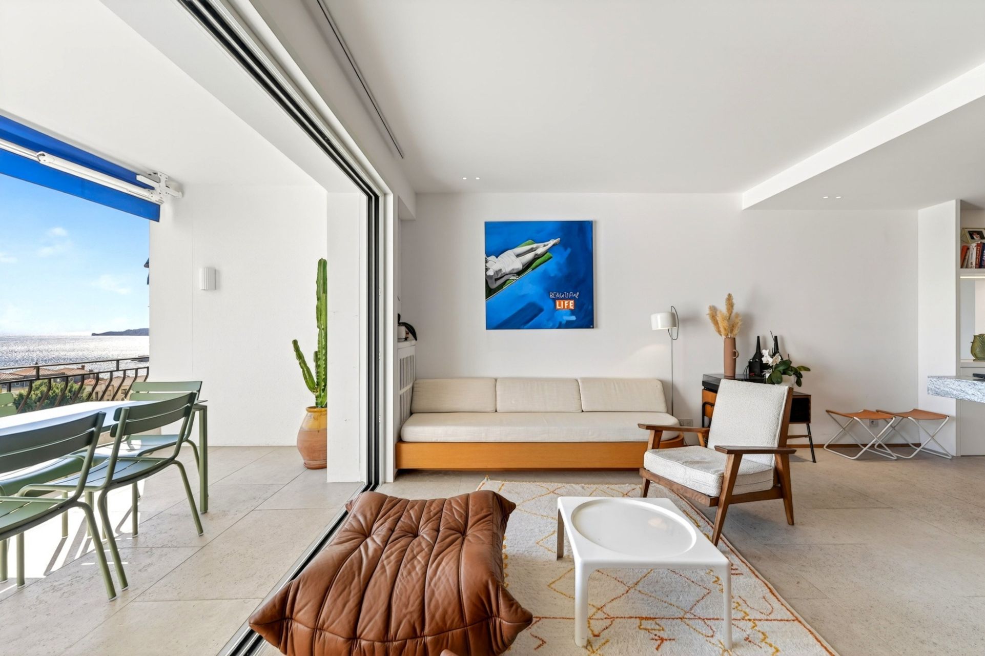 luxury apartment 4 Rooms for sale on MARSEILLE (13007)