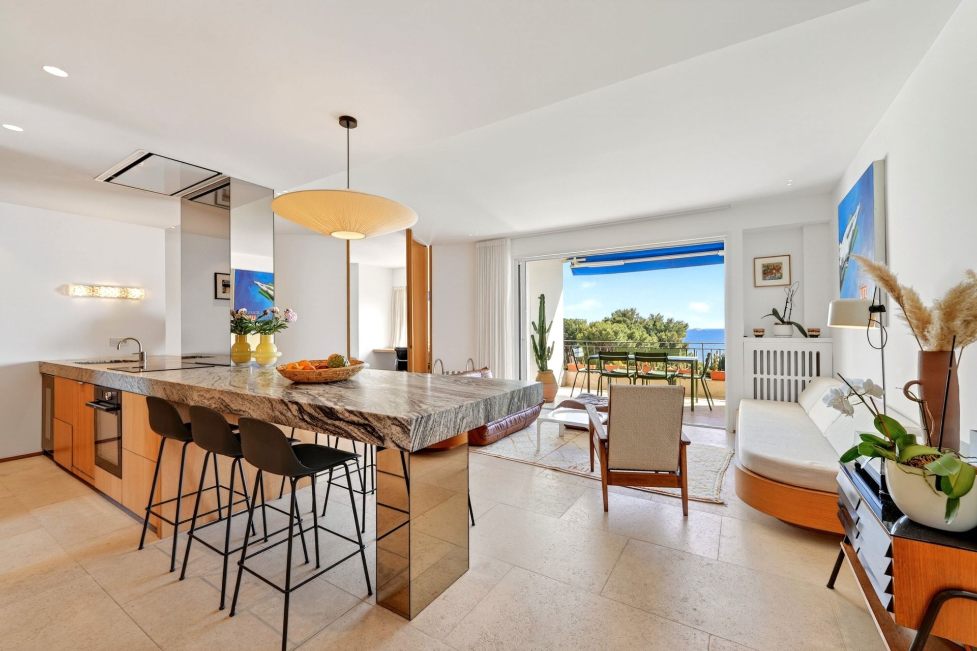 luxury apartment 4 Rooms for sale on MARSEILLE (13007)